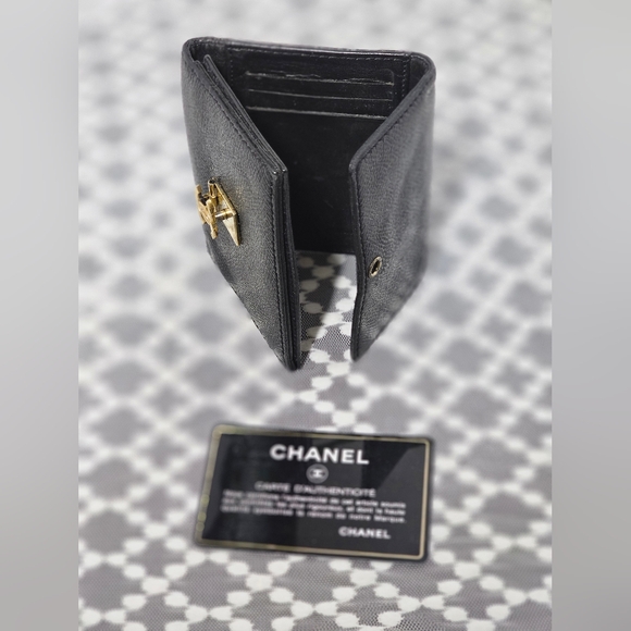 Chanel Leather Bifold wallet - Picture 8 of 13